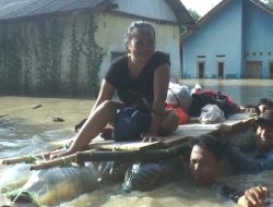 Air Naik, Warga Terjebak: 1.100 KK di Bekasi Bertahan di Tengah Banjir Dua Meter