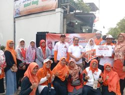 PKS Medansatria Kota Bekasi Gelar Bagi-Bagi Takjil On The Road