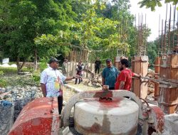 Bupati Supiori Tinjau Proses Pembangunan Situ Injil di Maudori