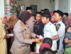 Safari Katibmas dan Jum’at Berkah, Polres Metro Bekasi Bersama Hajah Ratu Salamah Bagikan 500 Paket Sembako Untuk Masyarakat dan Tokoh Lingkungan